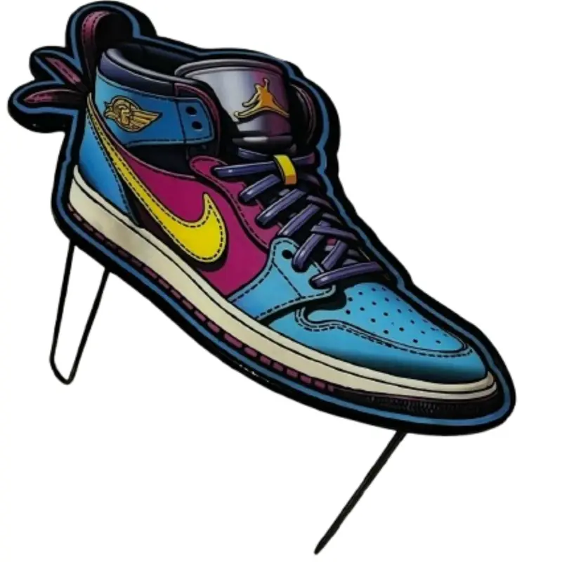 Table artisanale en résine – Design sneaker multicolore (inspiration Air Jordan)