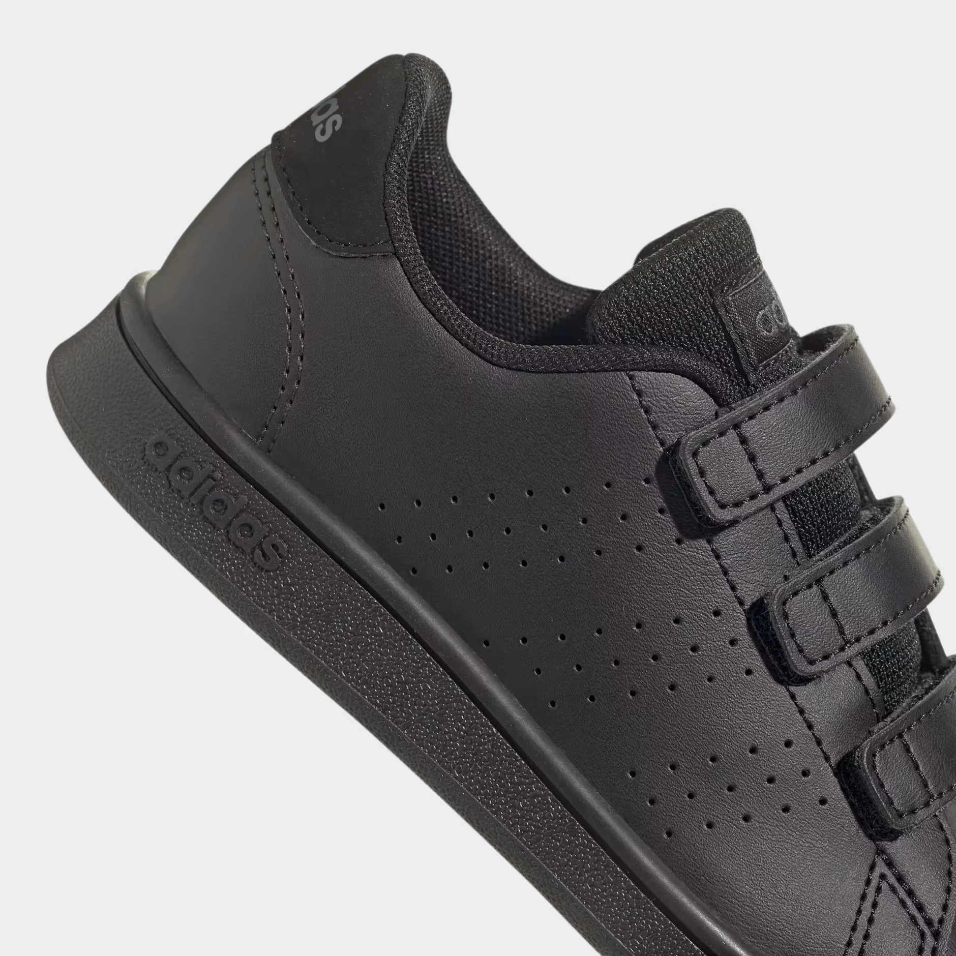 Advantage Court Lifestyle Hook-and-Loop Shoes